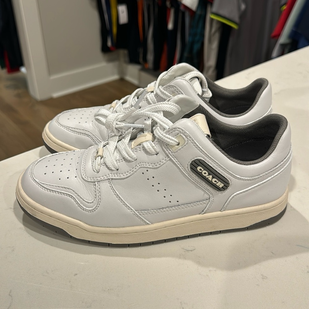 Sneakers coach